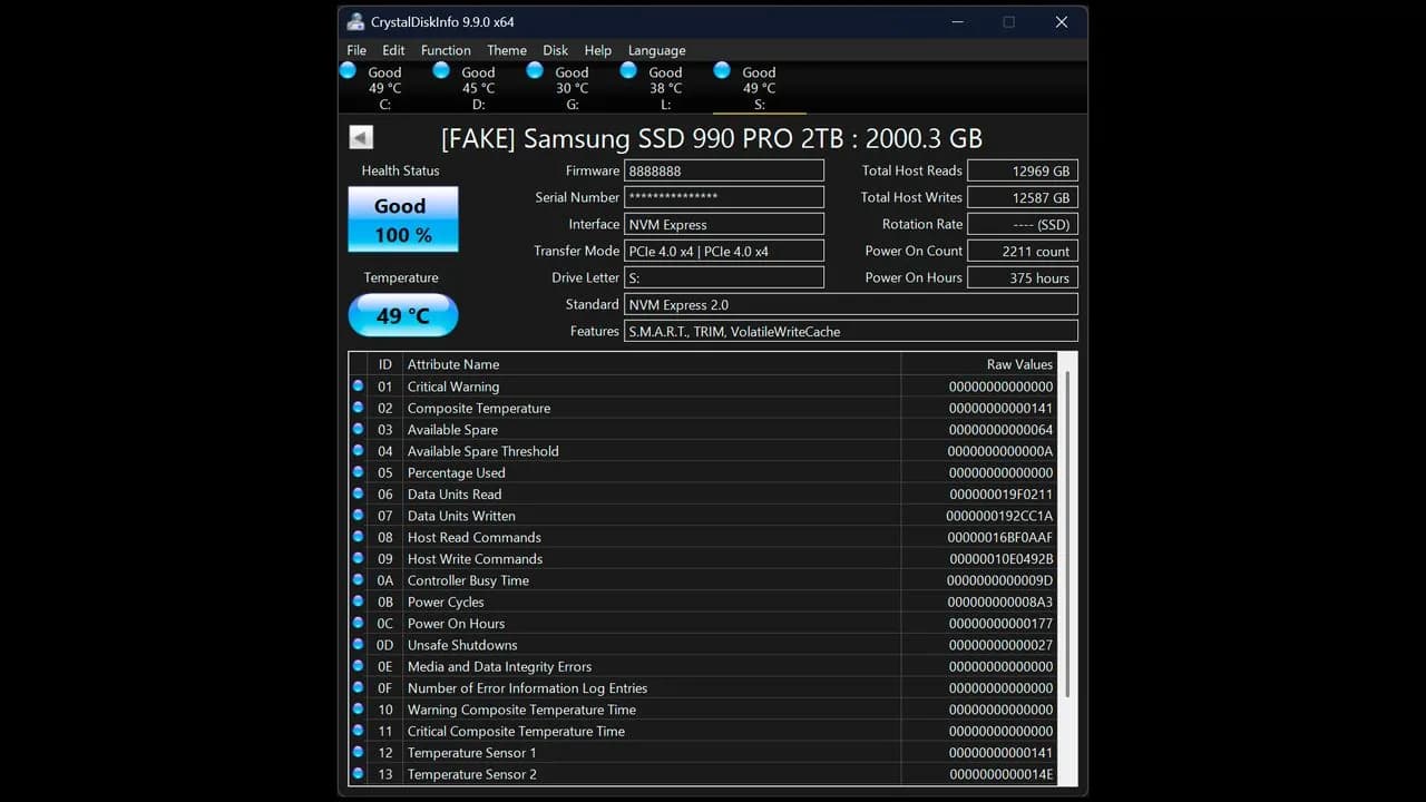 CrystalDiskInfo 9.9.0 marca SSDs Samsung falsos con etiqueta [FAKE]