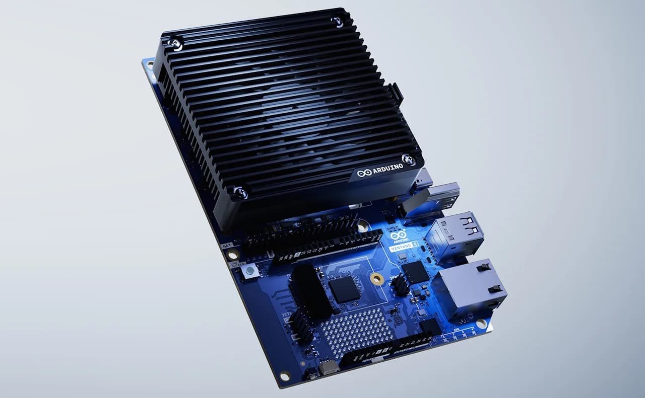 Arduino VENTUNO Q empieza a despachar y apuesta por la IA física