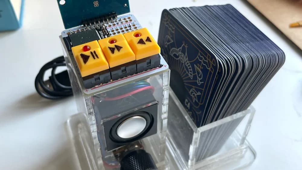 Birduino reproduce cantos de aves al acercar una carta con NFC