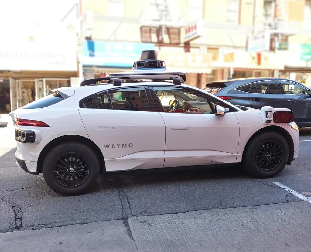 Waymo acumula multas: el problema de los robotaxis en Austin
