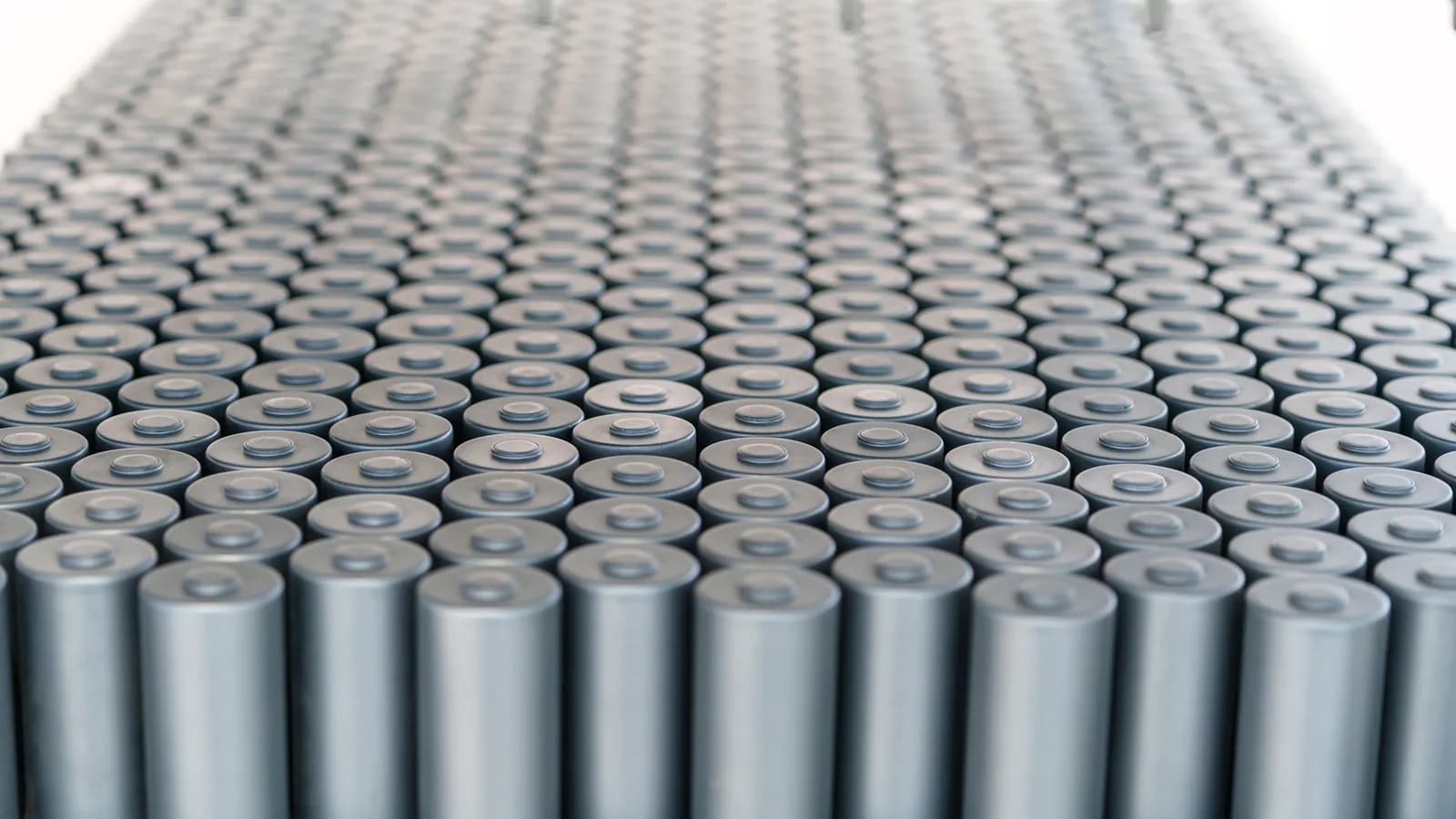Baterías ricas en litio-manganeso reducen gases y mejoran vida