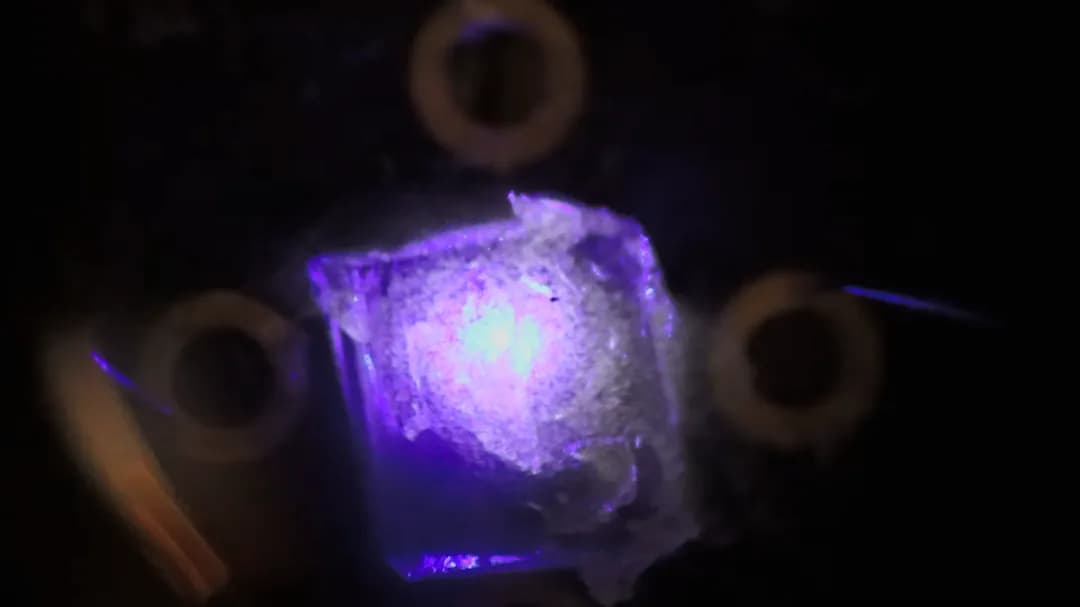 LED azules caseros: los fabrica con un láser de eBay