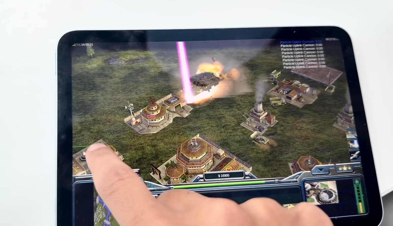 Command & Conquer corre en iPhone: port con Claude Code y Fable 5