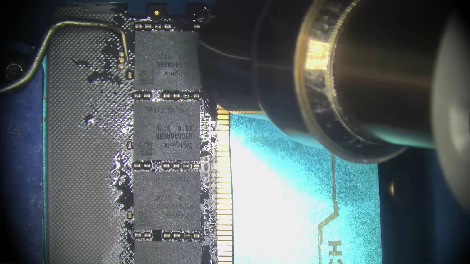 Un aficionado convierte RAM DDR5 de notebook en módulos de escritorio