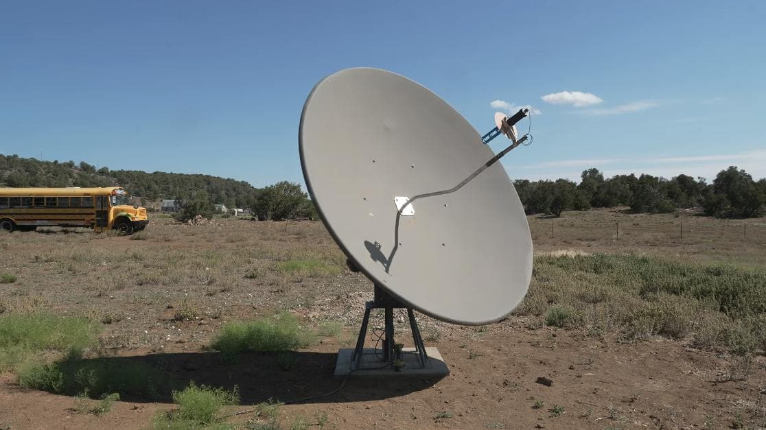 Una antena de 8 pies vuelve a apuntar al cielo con una Raspberry Pi