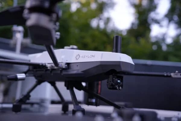 Asylon Robotics vigila infraestructura crítica con drones y perros robot