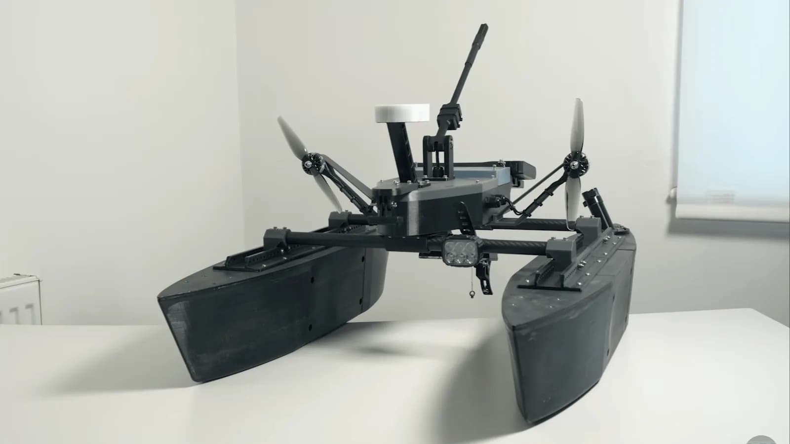 Un bote autónomo impreso en 3D mapea el fondo de los lagos con sonar
