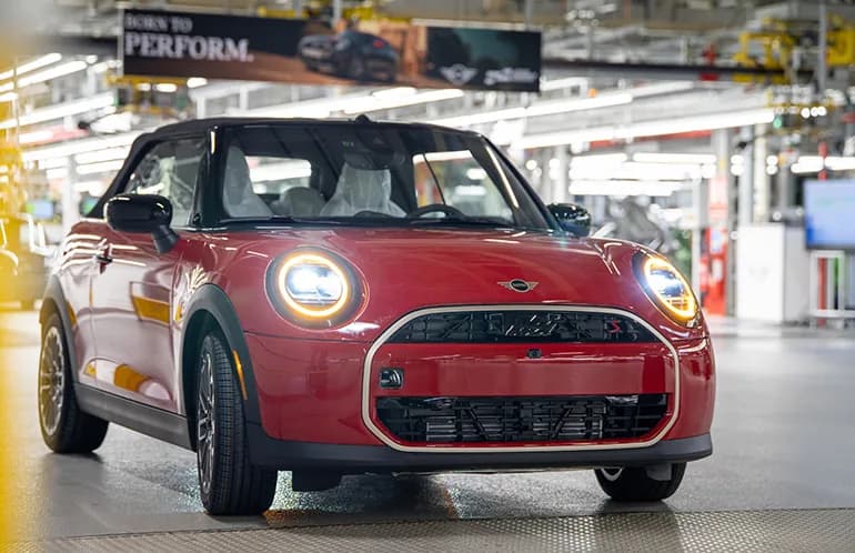 Embotech y BMW ya movieron un millón de autos sin conductor en fábrica