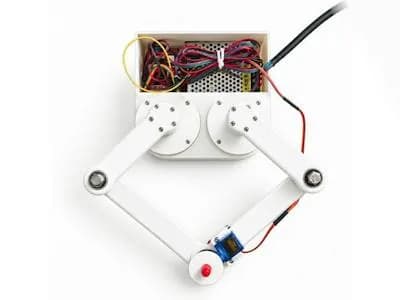 PolarPlot, un plóter SCARA imprimible en 3D que también graba con láser