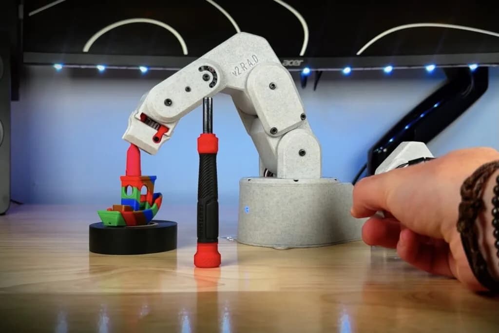 Brazo robótico con Arduino Nano ESP32 y control tipo marioneta