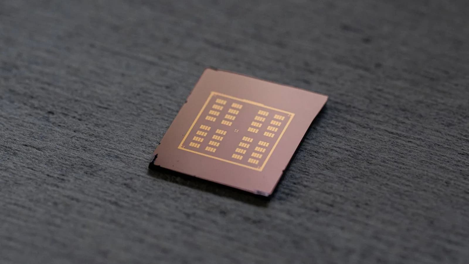 Princeton borra y reprograma un semiconductor con luz