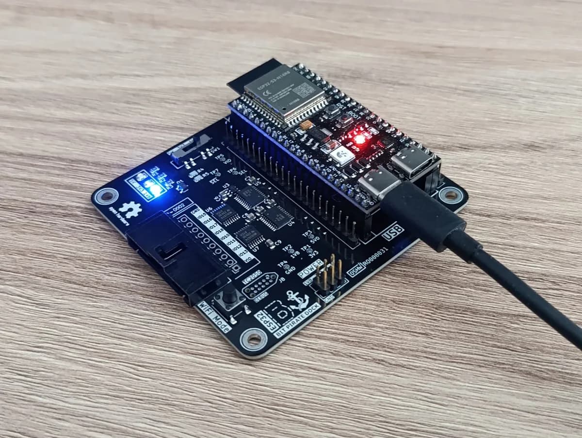 ESP32 Bit Pirate: un banco de pruebas con 20 protocolos