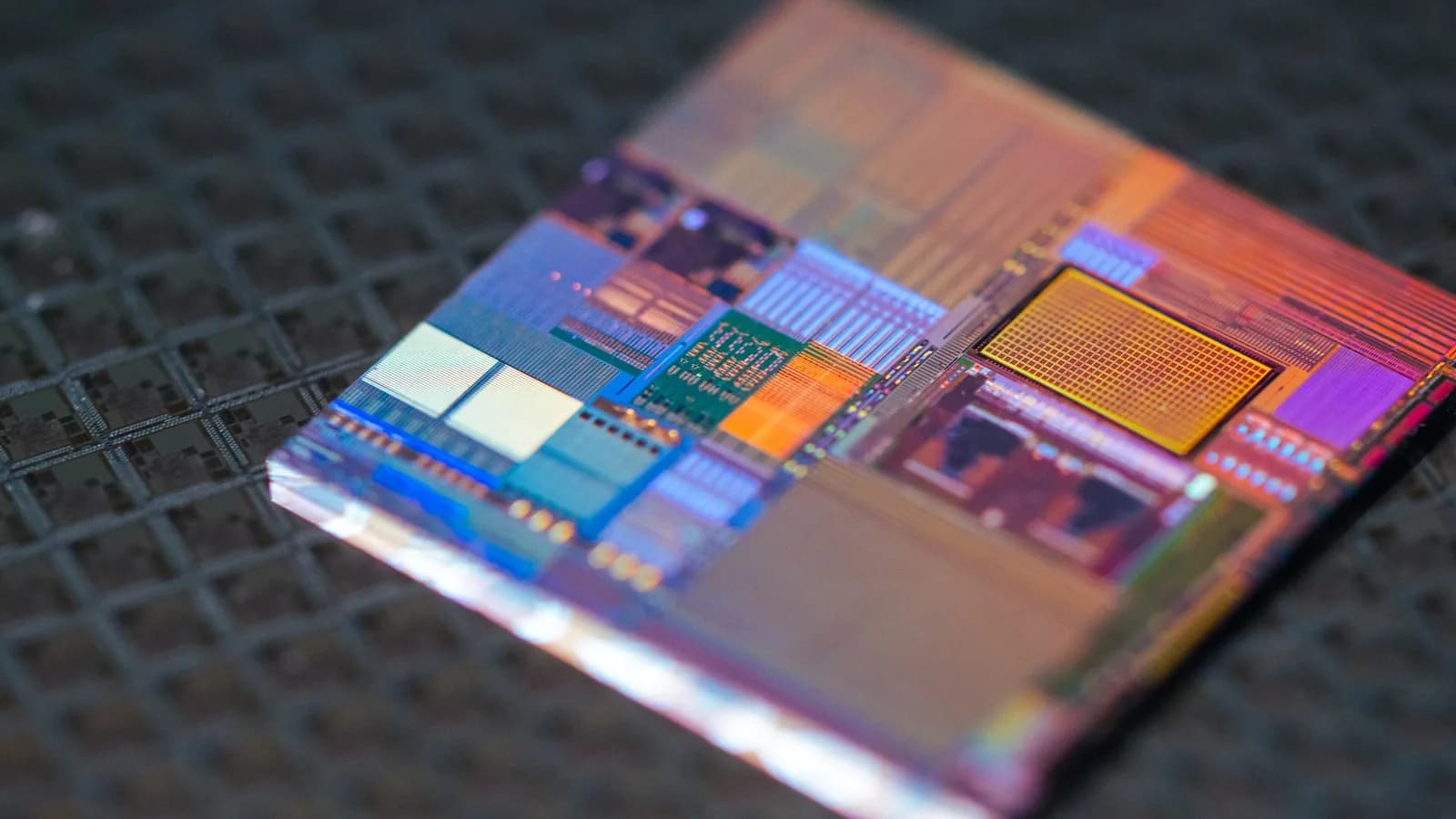 Kyocera corta 95% de la luz reflejada en chips fotónicos