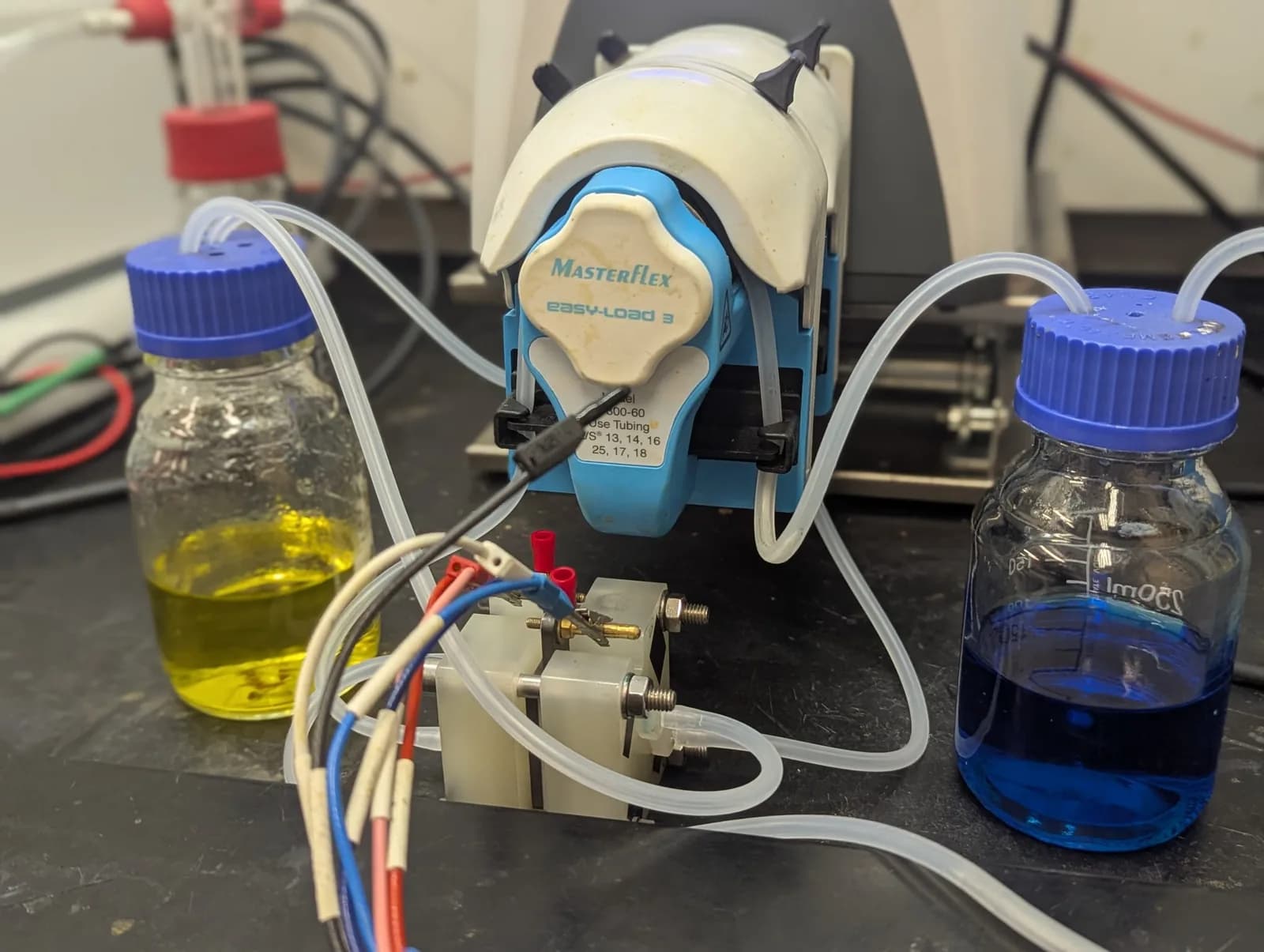 Investigación revela mejora en electrodos de baterías redox