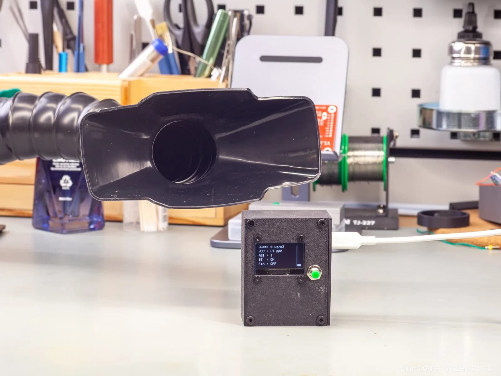 Un ESP32-C3 prende el extractor de humo al detectar partículas