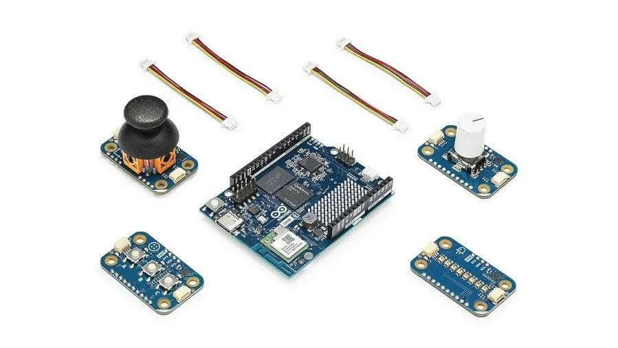 Arduino arma un kit de controles físicos para el UNO Q por 107 dólares