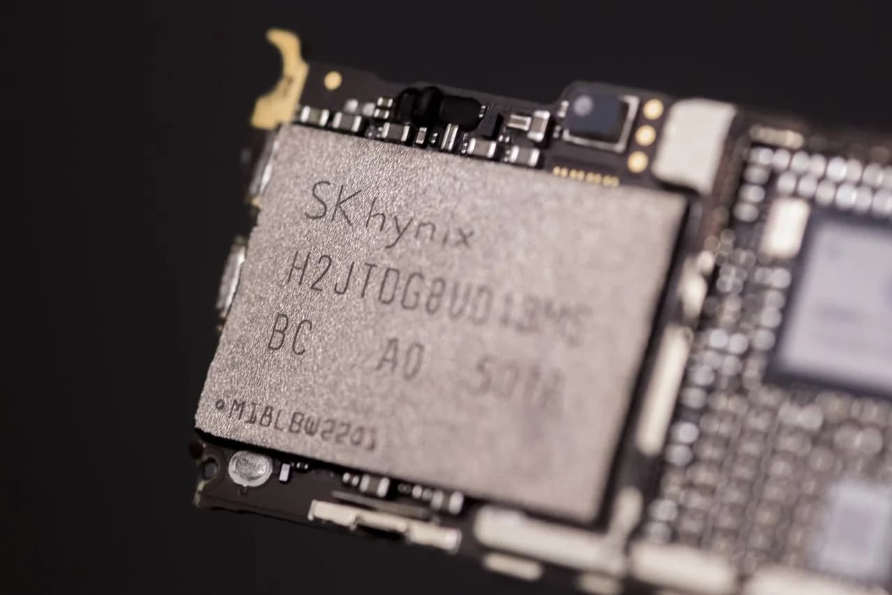Apple: falta de DRAM frena producción de chips iPhone 18 Pro