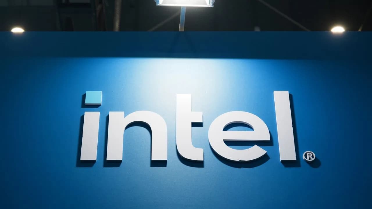 Intel 14A: dos plazos de 2026 que deciden los próximos fabs