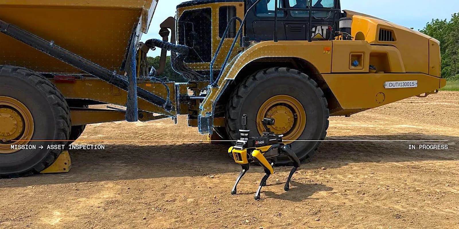 Caterpillar y FieldAI despliegan perros robot para seguridad