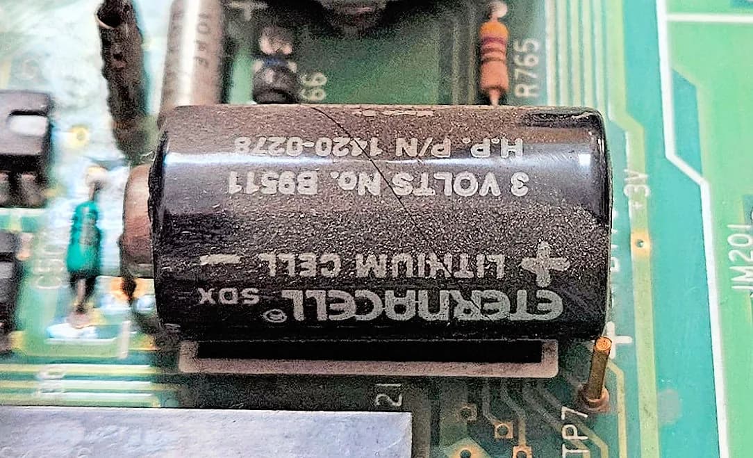 Un HP 3478A sobrevive al cambio de su pila de 42 años