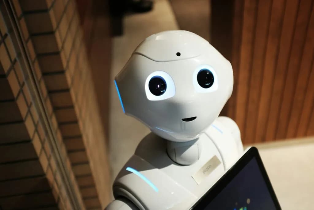 Un robot expresivo que se equivoca genera más desconfianza