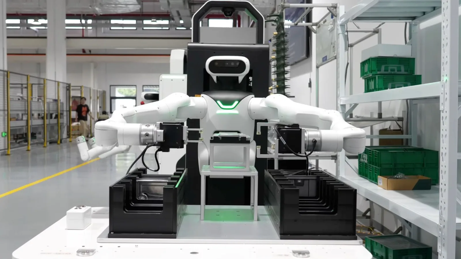 Robots industriales de JAKA presentados en la CIIF 2026