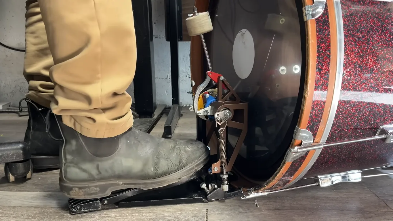 Un maker imprime 3D un escape de piano para el pedal de bombo