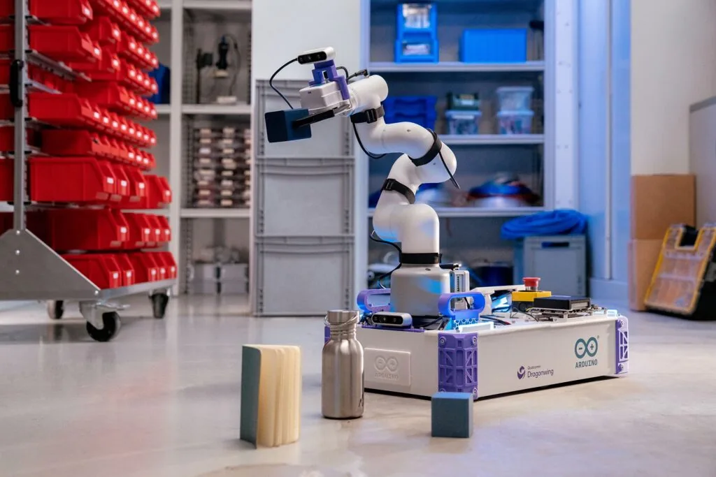 Robot móvil autónomo con sensores de navegación