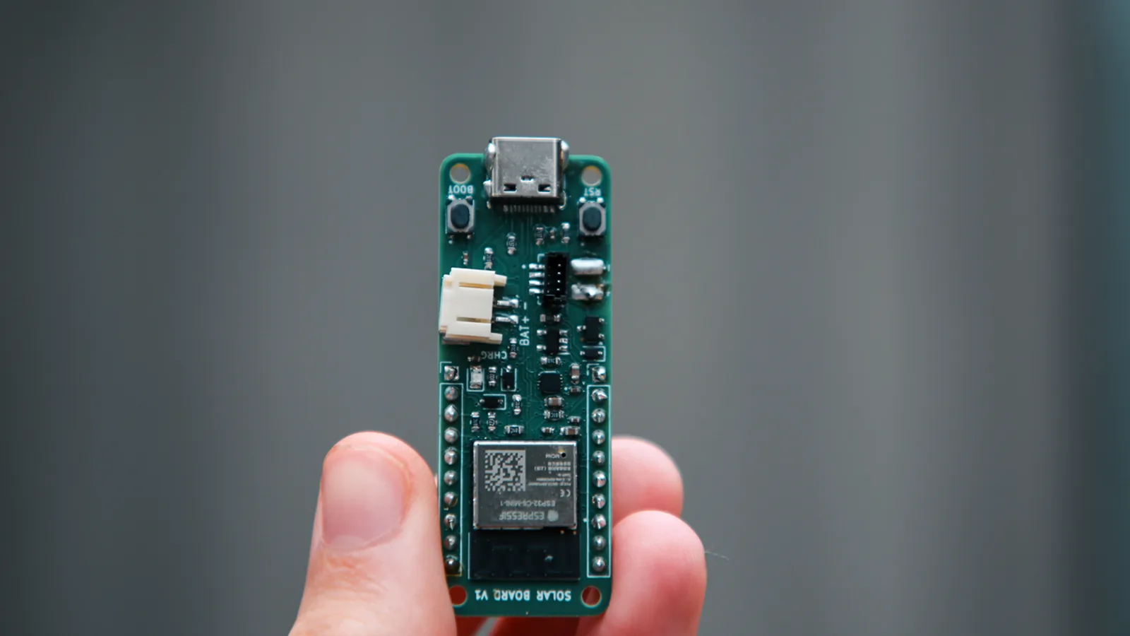 Una placa ESP32-C6 pensada para proyectos IoT solares
