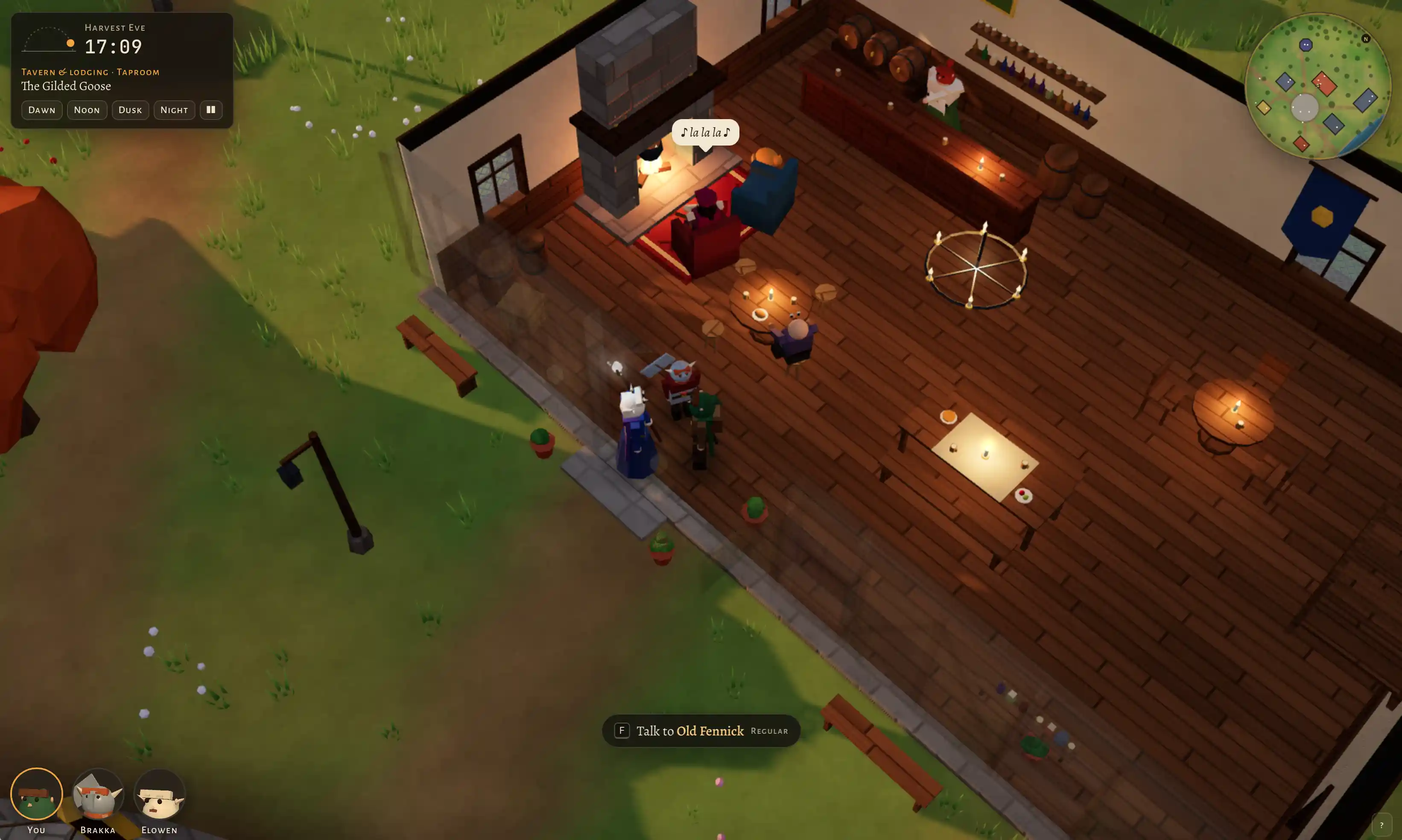 Captura de un juego de fantasía 3D low-poly con vista cenital, que muestra el interior en corte de una taberna al atardecer, con pasto, un farol y bancas afuera y luz de velas sobre el piso de madera