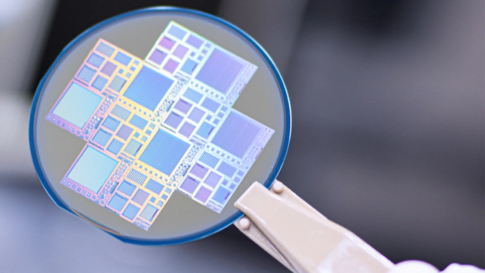 Las obleas de estos chips imitan las redes del cerebro humano. Imagen de Great Sky Inc.