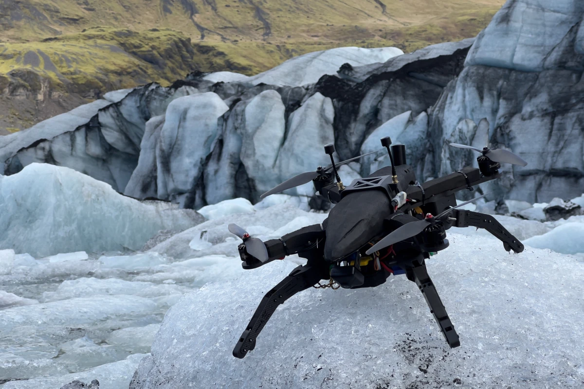 El Ice Dart es el primer dron capaz de aterrizar en una pared de hielo empinada.