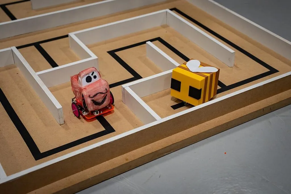 Demostración de uno de los robots del hackathon