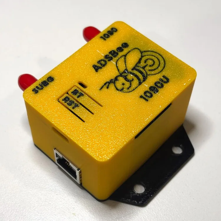 ADSBee 1090U con pant PoE en una carcasa impresa en 3D