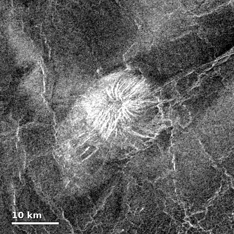 Imagen de radar de Magellan, cono brillante y flujos de lava radiales