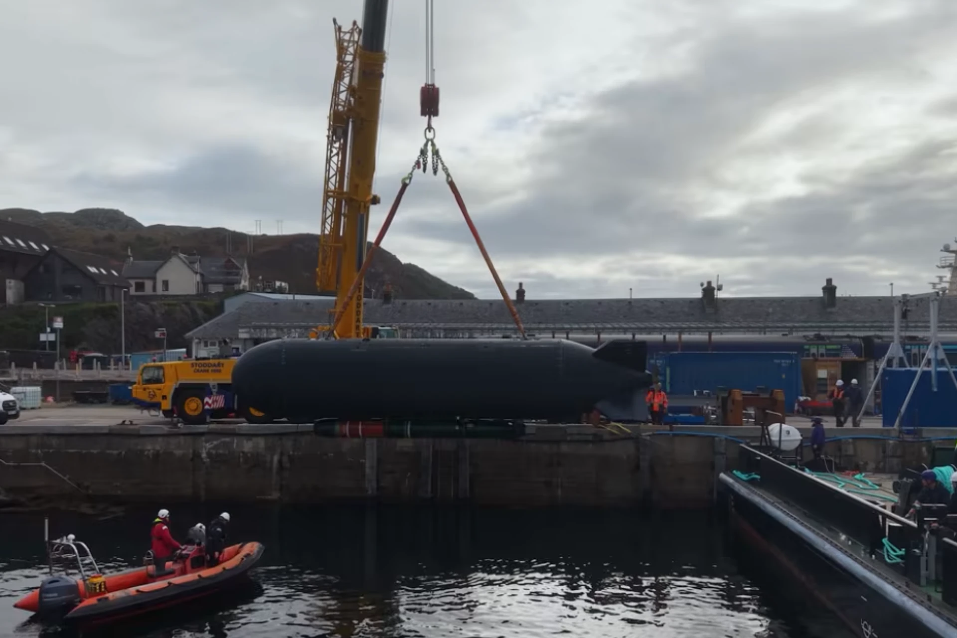 El XV Excalibur con el torpedo de ejercicio Mk 48